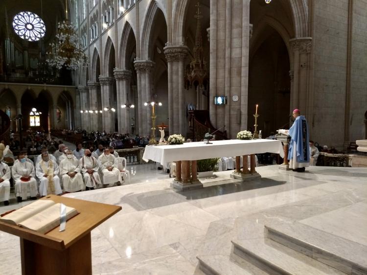 El clero platense puso su sacerdocio en manos de la Virgen de Luján