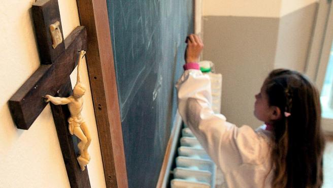 El crucifijo en las aulas no es un acto de discriminación El crucifijo en las aulas no es un acto de discriminación