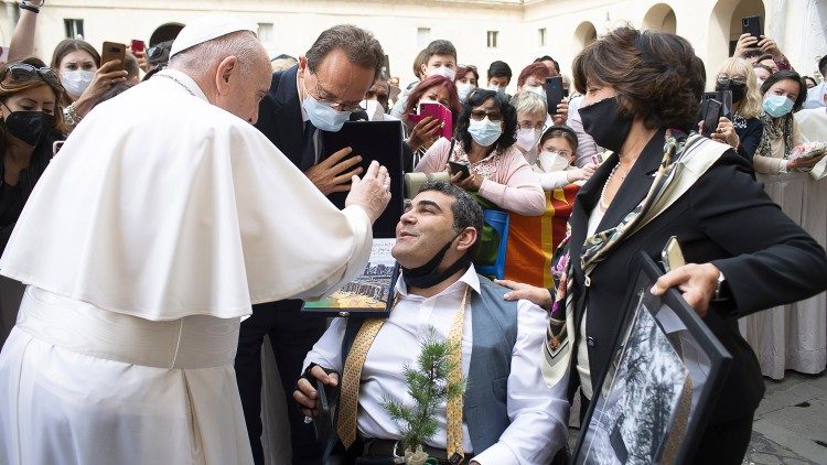 El mensaje del Papa llega al Polo Norte en manos de un valiente caminante El mensaje del Papa llega al Polo Norte en manos de un valiente caminante