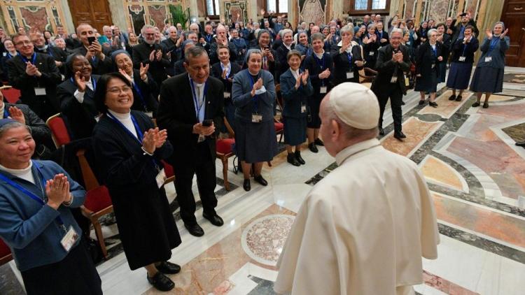 El Papa a los paulinos: hagan correr "la Palabra", con los medios de comunicación como púlpito El Papa a los paulinos: hagan correr "la Palabra", con los medios de comunicación como púlpito
