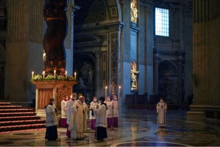 El Papa a los religiosos: Dios con su 'paciencia' nos orienta en nuevos caminos El Papa a los religiosos: Dios con su 'paciencia' nos orienta en nuevos caminos