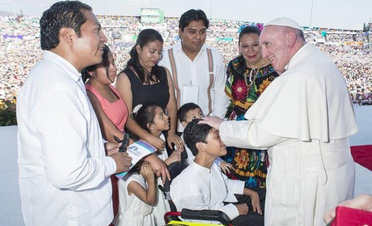 El Papa dedica una carta a los matrimonios con motivo del año de la Familia El Papa dedica una carta a los matrimonios con motivo del año de la Familia