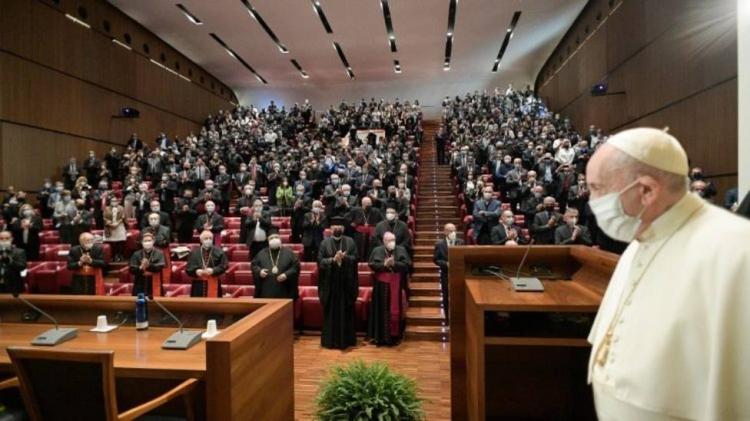 El Papa alienta la formación académica para contrarrestar el daño ecológico El Papa alienta la formación académica para contrarrestar el daño ecológico