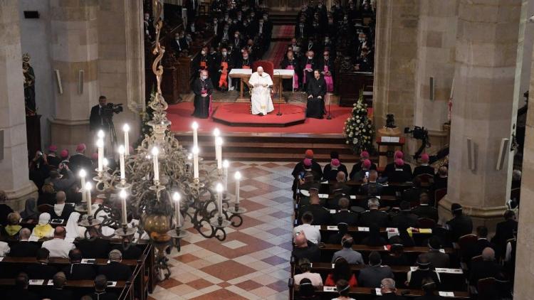 El Papa anima al clero eslovaco a construir una "Iglesia humilde como Jesús" El Papa anima al clero eslovaco a construir una "Iglesia humilde como Jesús"
