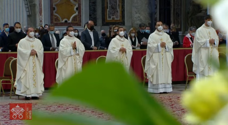 El Papa animó a los nuevos sacerdotes a ser servidores que practican "las cuatro cercanías" El Papa animó a los nuevos sacerdotes a ser servidores que practican "las cuatro cercanías"