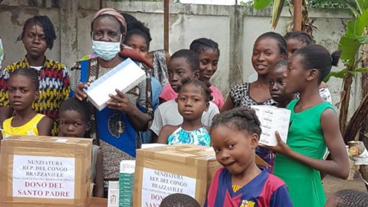 El Papa donó botiquines con medicinas a un orfanato del Congo El Papa donó botiquines con medicinas a un orfanato del Congo