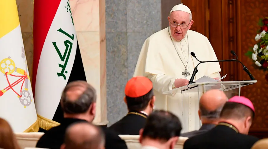 El Papa en Irak: "Que callen las armas y se dé voz a los artesanos de paz" El Papa en Irak: "Que callen las armas y se dé voz a los artesanos de paz"
