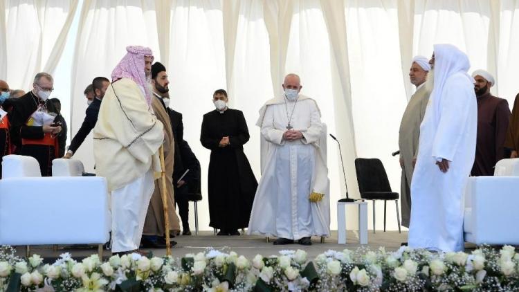 El Papa en la cuna de Abraham: "Mirar al cielo para mantener la fraternidad" El Papa en la cuna de Abraham: "Mirar al cielo para mantener la fraternidad"