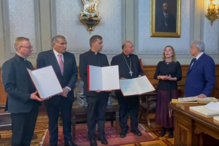 El Papa envío a México copias de códices prehispánicos El Papa envío a México copias de códices prehispánicos