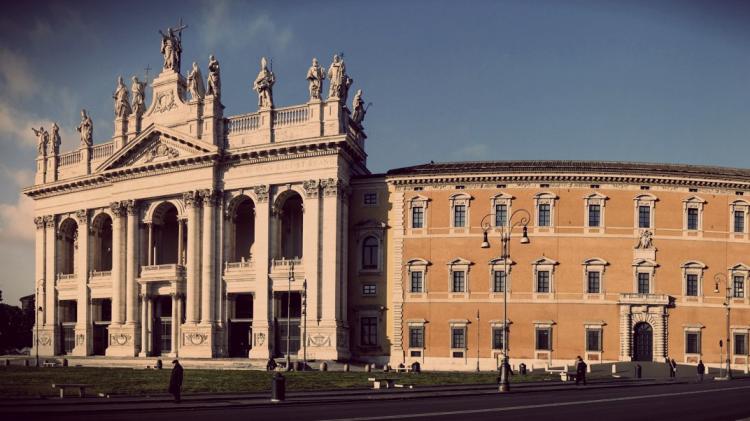 El Papa escribe al cardenal de Donatis proponiendo mejoras en el Palacio de Letrán El Papa escribe al cardenal de Donatis proponiendo mejoras en el Palacio de Letrán