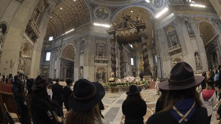 El Papa instó a los jóvenes a la valentía de "ir contracorriente, tras las huellas de Jesús"