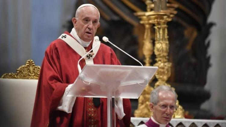 El Papa invitó a seguir el ejemplo de los santos Pedro y Pablo, "dos gigantes de la fe" El Papa invitó a seguir el ejemplo de los santos Pedro y Pablo, "dos gigantes de la fe"
