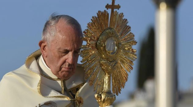 El Papa: La Eucaristía, apoyo en medio de las dificultades y consuelo sublime en el sufrimiento El Papa: La Eucaristía, apoyo en medio de las dificultades y consuelo sublime en el sufrimiento