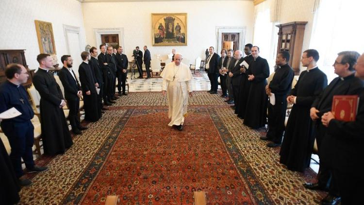 El Papa a los sacerdotes: dejar sueños de grandeza y convertirse en servidores El Papa a los sacerdotes: dejar sueños de grandeza y convertirse en servidores