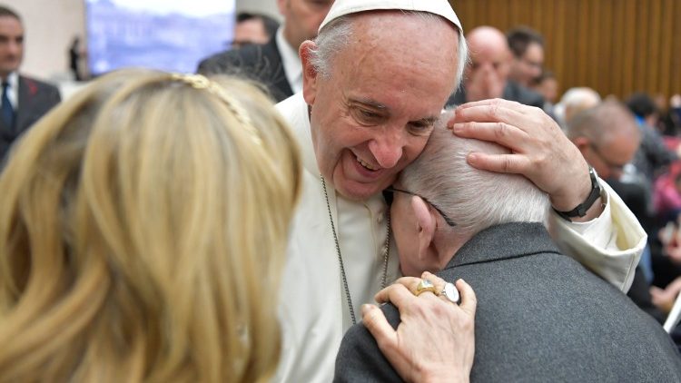El Papa pide superar "el estigma" sobre las enfermedades mentales El Papa pide superar "el estigma" sobre las enfermedades mentales