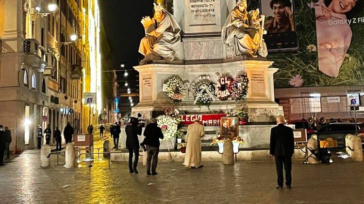 El Papa pidió a la Inmaculada Concepción el milagro de la curación de los enfermos El Papa pidió a la Inmaculada Concepción el milagro de la curación de los enfermos