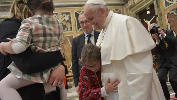 El Papa: proteger a los más pequeños del "asesinato psicológico" de los abusos El Papa: proteger a los más pequeños del "asesinato psicológico" de los abusos
