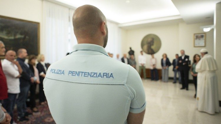 El Papa recibe a un grupo de presos en Santa Marta El Papa recibe a un grupo de presos en Santa Marta