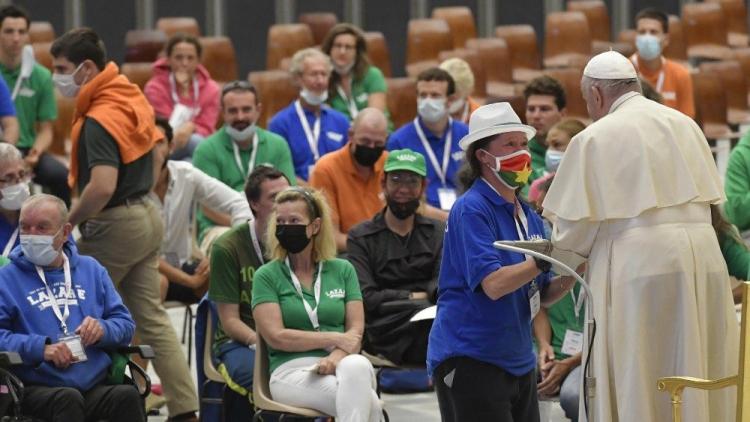 El Papa: "Salgan a las periferias, están llenas de soledad y heridas" El Papa: "Salgan a las periferias, están llenas de soledad y heridas"