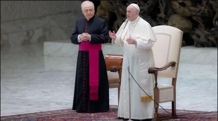 El Papa: Ser católico significa estar abierto a todos los pueblos y culturas El Papa: Ser católico significa estar abierto a todos los pueblos y culturas