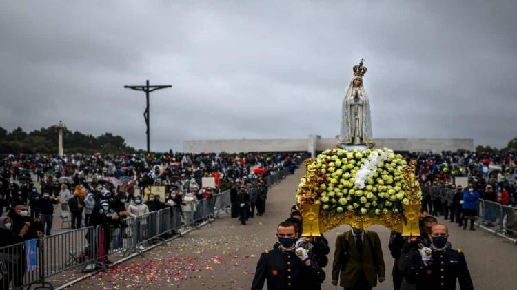 El santuario de Fátima vuelve a la normalidad y recibe peregrinos de 14 países El santuario de Fátima vuelve a la normalidad y recibe peregrinos de 14 países