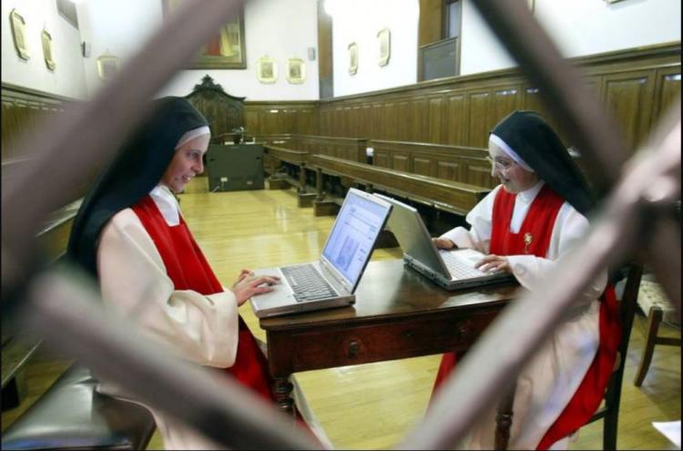 Vaticano: Con la enseñanza a distancia se puede llegar a las todas "las periferias" Vaticano: Con la enseñanza a distancia se puede llegar a las todas "las periferias"