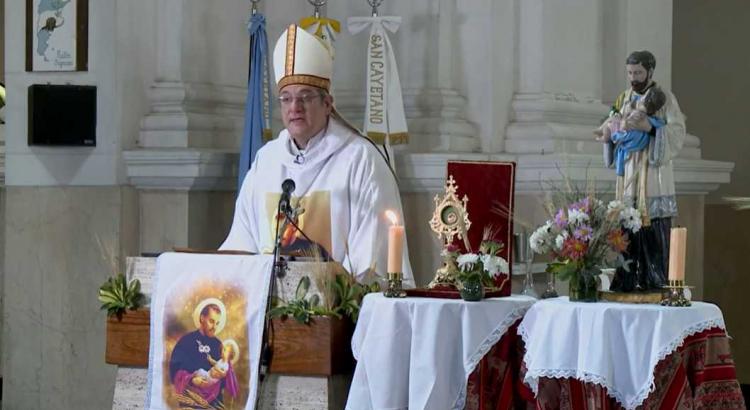 En atípica fiesta, piden paz, salud y trabajo a San Cayetano En atípica fiesta, piden paz, salud y trabajo a San Cayetano
