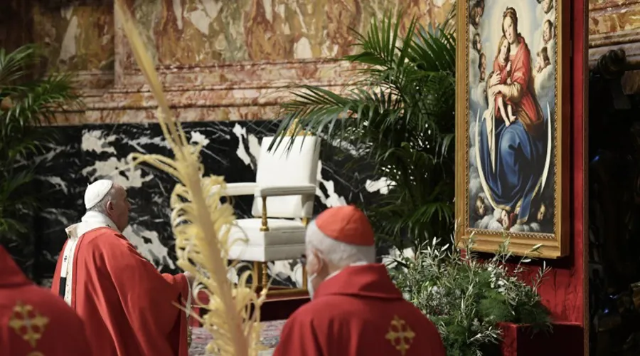 En el Ángelus, Francisco llamó a imitar a la Virgen en nuestro "Viacrucis cotidiano" En el Ángelus, Francisco llamó a imitar a la Virgen en nuestro "Viacrucis cotidiano"