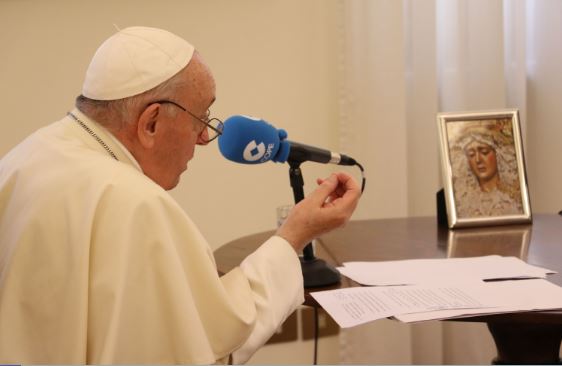 Entrevista a COPE: El Papa desmiente los rumores de renuncia tras su reciente operación Entrevista a COPE: El Papa desmiente los rumores de renuncia tras su reciente operación