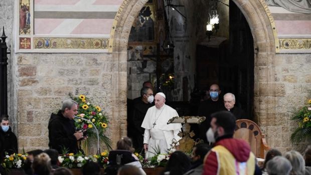 Francisco clama en Asís: Es hora de que los pobres vuelvan a tener voz y sean escuchados Francisco clama en Asís: Es hora de que los pobres vuelvan a tener voz y sean escuchados