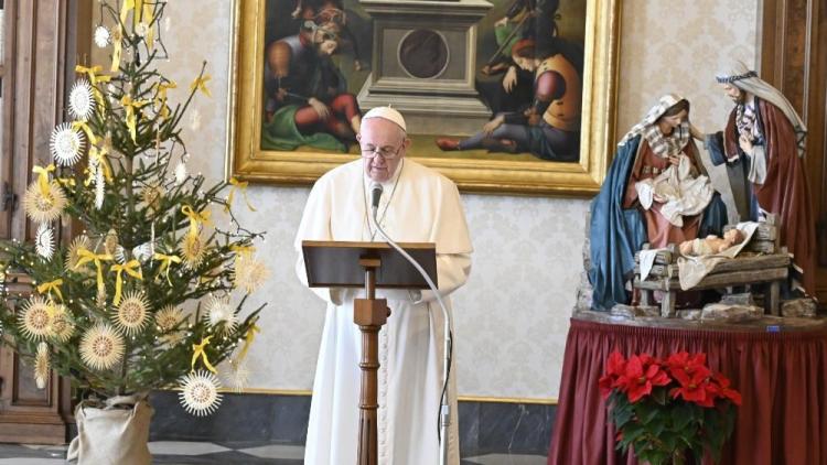 Francisco: "Como los magos, dejemos que la luz de Cristo nos guíe"