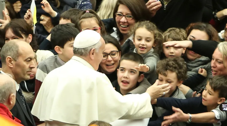 Francisco: El mañana pertenece a los niños que protegemos hoy Francisco: El mañana pertenece a los niños que protegemos hoy
