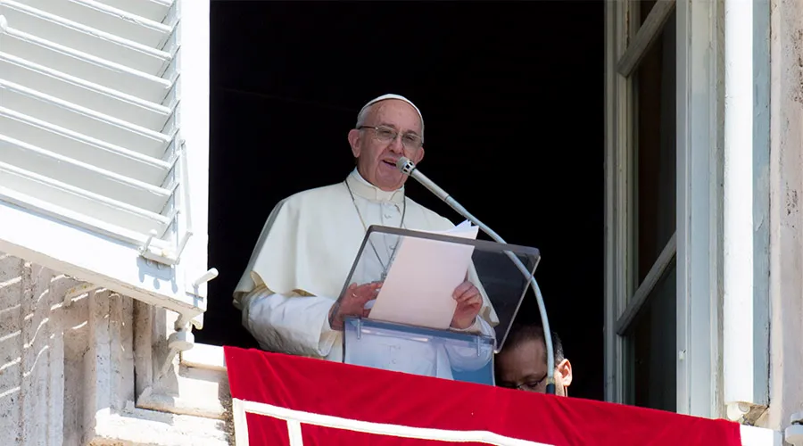 Francisco en el Regina Coeli: "Jesús no nos abandona, permanece en oración" Francisco en el Regina Coeli: "Jesús no nos abandona, permanece en oración"