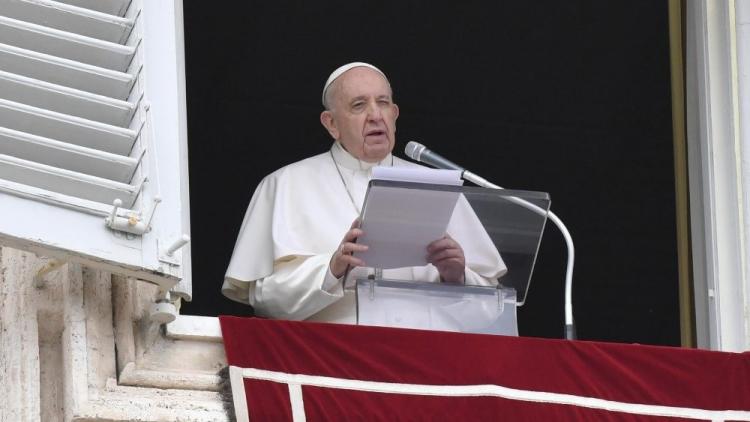Francisco: La Eucaristía sana, porque nos une a Jesús Francisco: La Eucaristía sana, porque nos une a Jesús