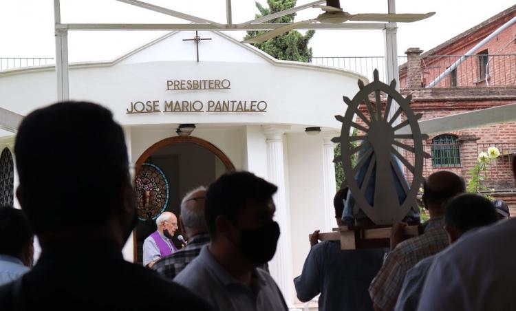 Jornada del Clero de Gregorio de Laferrere celebrando la Navidad Jornada del Clero de Gregorio de Laferrere celebrando la Navidad