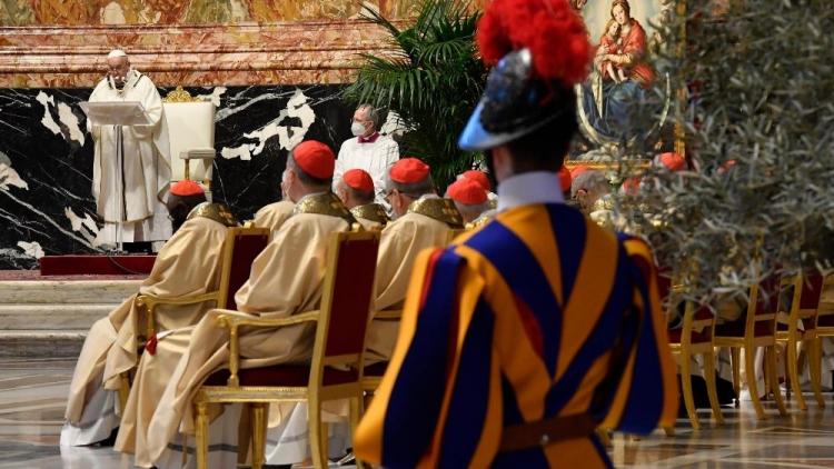 Jueves Santo: El Papa preside la Misa Crismal en la basílica vaticana Jueves Santo: El Papa preside la Misa Crismal en la basílica vaticana