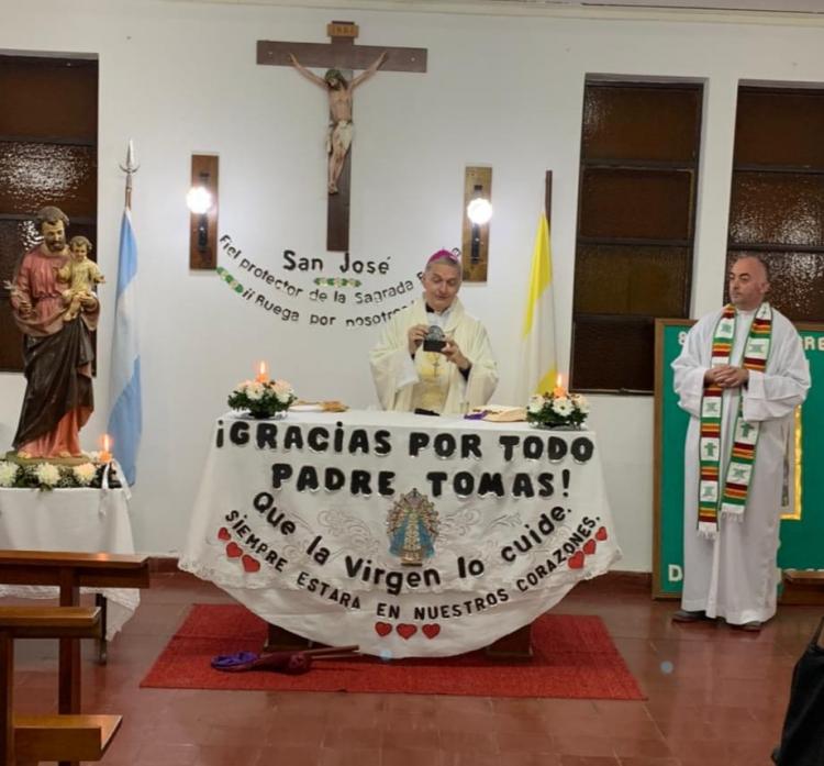 La comunidad de Nueve de Julio despidió a los sacerdotes misioneros polacos La comunidad de Nueve de Julio despidió a los sacerdotes misioneros polacos