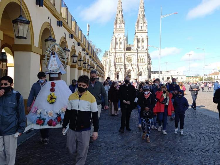 La comunidad diocesana de Nueve de Julio peregrinó a Luján La comunidad diocesana de Nueve de Julio peregrinó a Luján