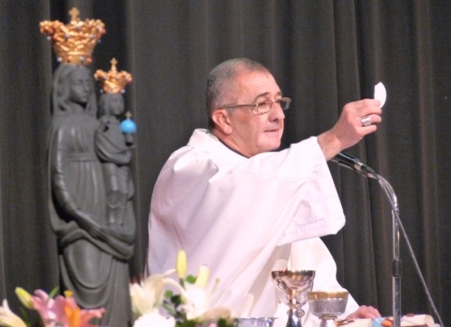 "La Eucaristía expresa la necesidad de vivir la caridad y sobre todo de practicarla" "La Eucaristía expresa la necesidad de vivir la caridad y sobre todo de practicarla"