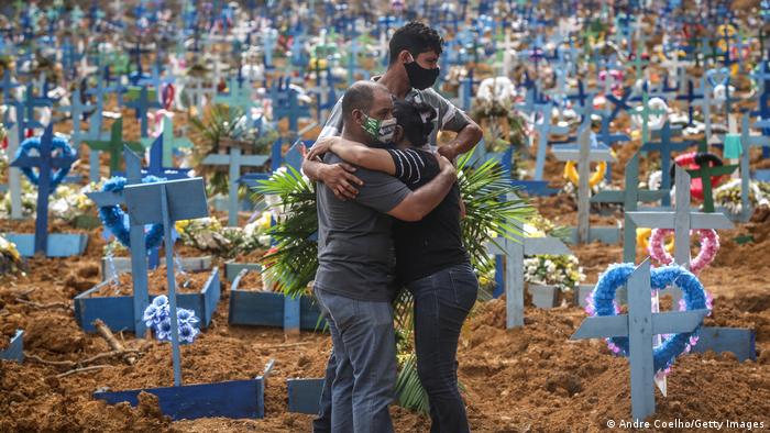 La Iglesia en Brasil reza y llora a los 500 mil muertos por Covid-19 en el país La Iglesia en Brasil reza y llora a los 500 mil muertos por Covid-19 en el país