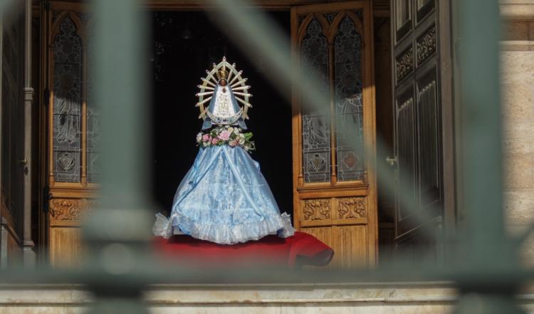 Los argentinos le rezan a la Virgen de Luján por el fin de la pandemia Los argentinos le rezan a la Virgen de Luján por el fin de la pandemia