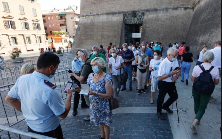 Los Museos Vaticanos exigirán el 'pasaporte covid' a sus visitantes Los Museos Vaticanos exigirán el 'pasaporte covid' a sus visitantes