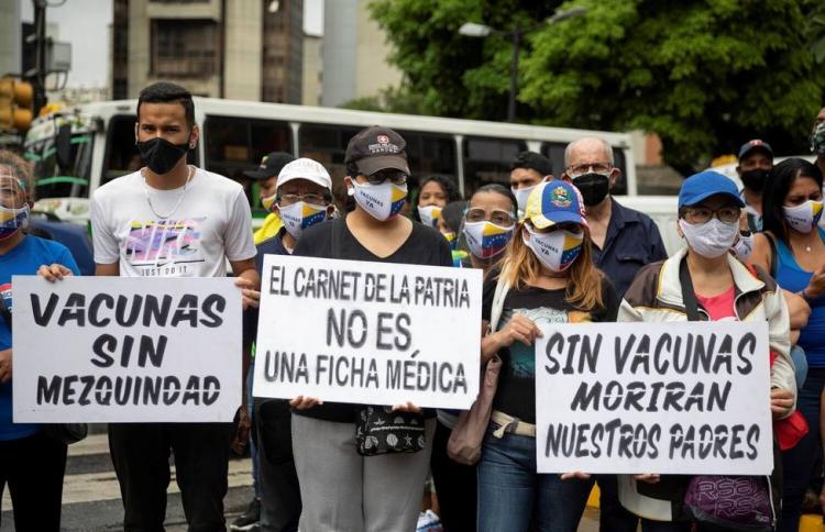 Los obispos denuncian que el chavismo, vacuna solamente a los que tienen "afiliación política" Los obispos denuncian que el chavismo, vacuna solamente a los que tienen "afiliación política"
