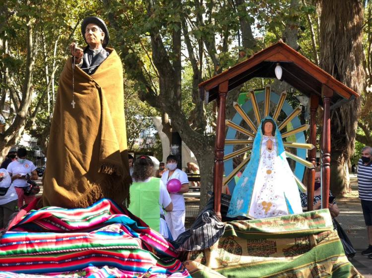 Los quilmeños llevaron sus intenciones al Santo Cura Brochero Los quilmeños llevaron sus intenciones al Santo Cura Brochero