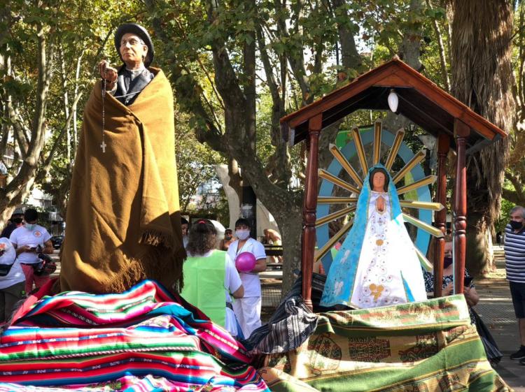 Los quilmeños llevaron sus intenciones al Santo Cura Brochero