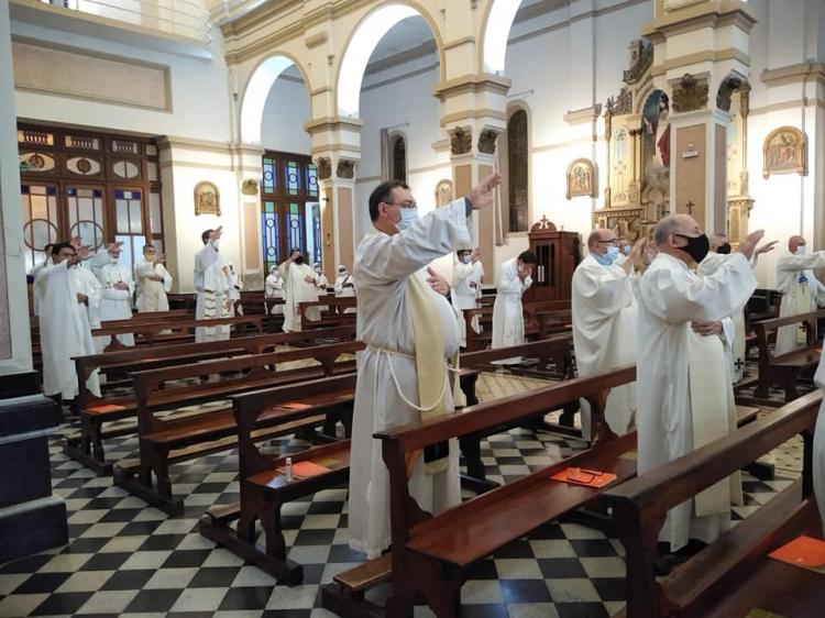 Misa Crismal en Rafaela: Mons. Fernández llamó a ser una Iglesia en comunión Misa Crismal en Rafaela: Mons. Fernández llamó a ser una Iglesia en comunión