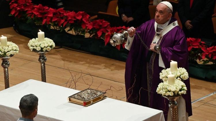 Misa del Papa en Atenas: "Dios nos libera en situaciones sin vía de escape" Misa del Papa en Atenas: "Dios nos libera en situaciones sin vía de escape"