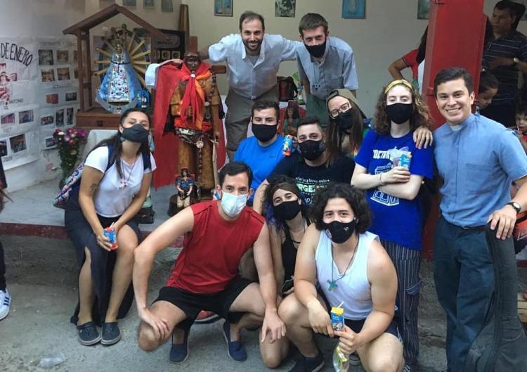 Misionar en pandemia: Jóvenes porteños asistieron a barrios vulnerables de la ciudad Misionar en pandemia: Jóvenes porteños asistieron a barrios vulnerables de la ciudad