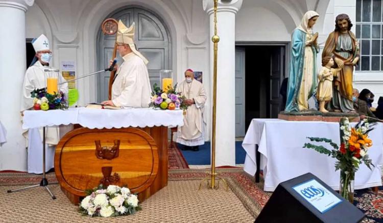 Mons. Benna asumió el gobierno pastoral de la diócesis de Alto Valle Mons. Benna asumió el gobierno pastoral de la diócesis de Alto Valle