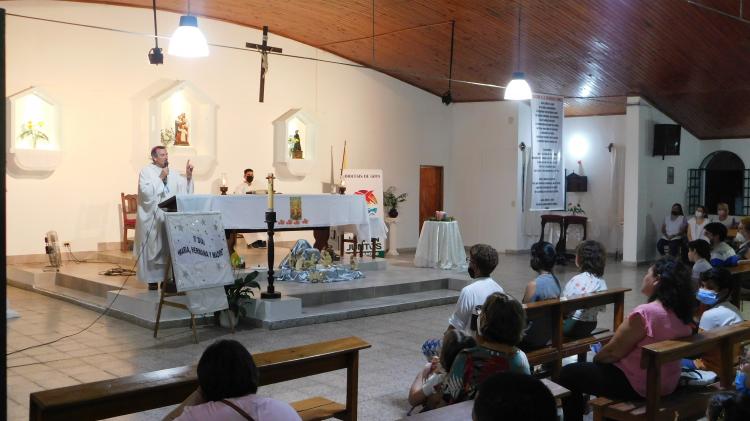 Mons. Canecín: "Dios quiso tener el calor de una mamá y el cobijo de un papá" Mons. Canecín: "Dios quiso tener el calor de una mamá y el cobijo de un papá"